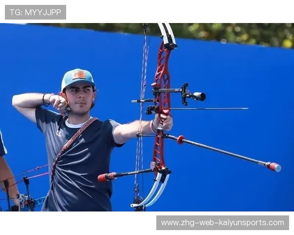 射箭比赛选手箭箭红心，被称为“活体瞄准器”